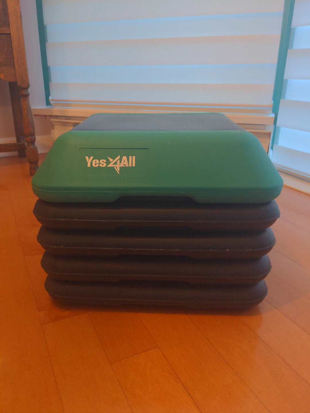 Adjustable high step aerobic platform