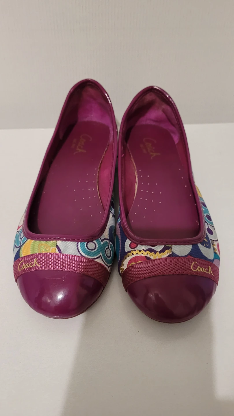 Coach flat size 5