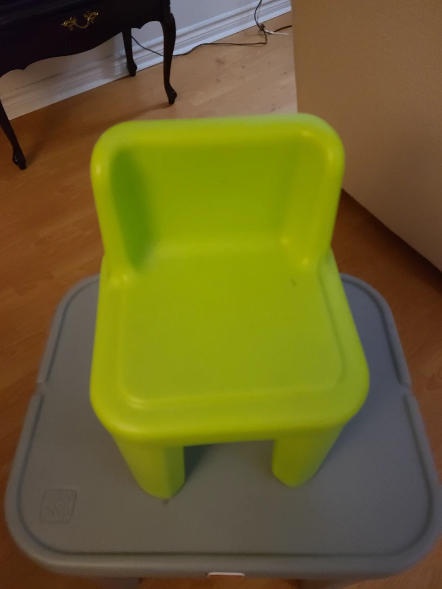 Step 2: Plastic gray table and one green chair - photo 4