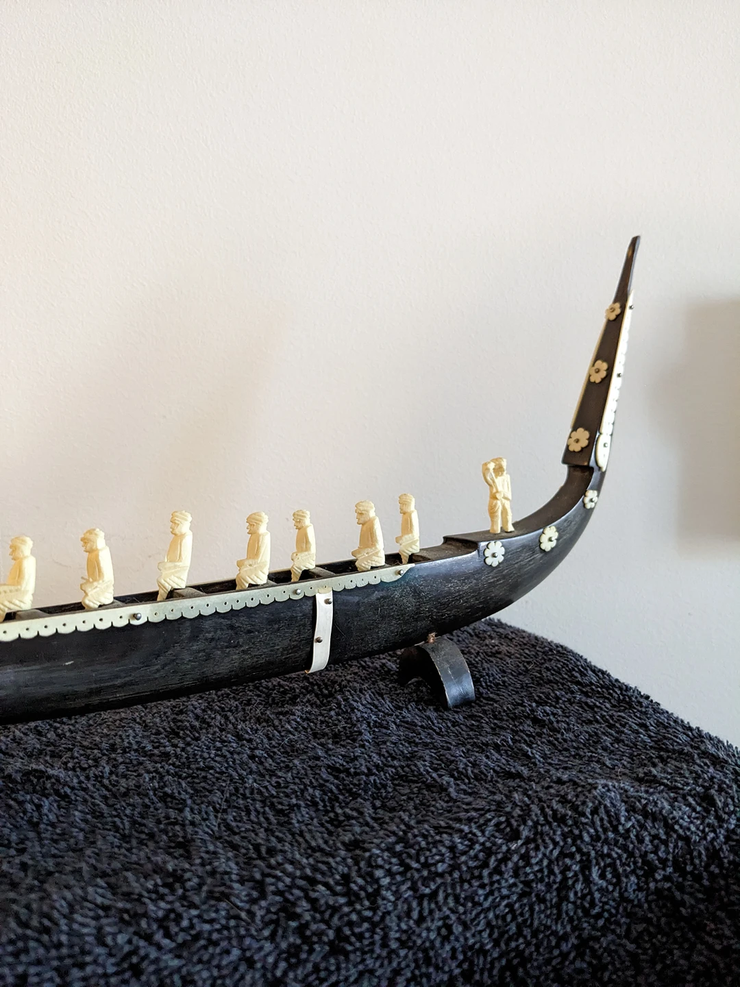 Vintage Bovine & Wood Boat Carving - photo 3