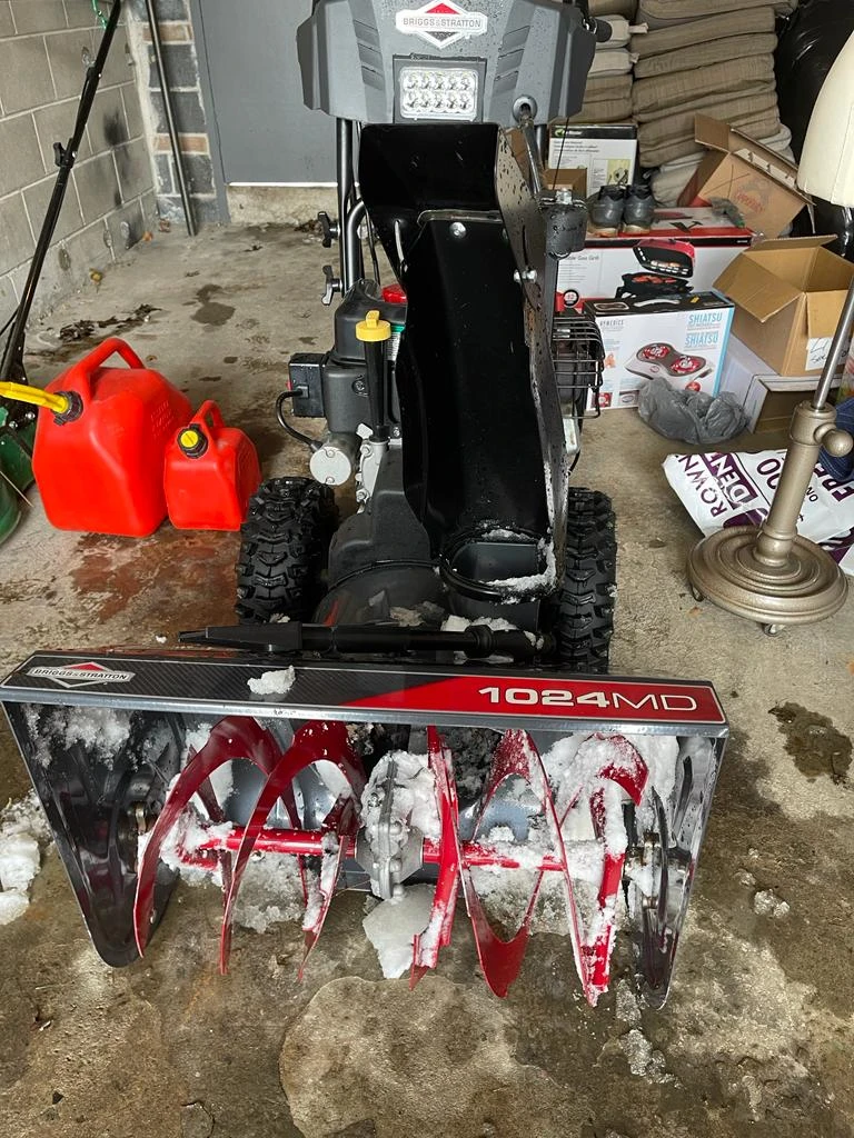 Briggs and Stratton 24" snowblower thumbnail