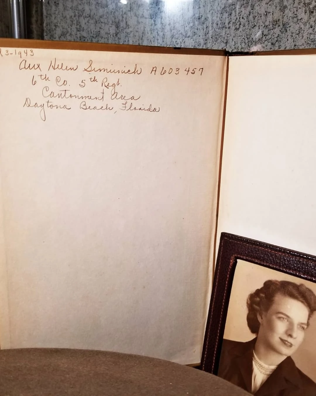 WW2 US Auxiliary Women Officer photos and officers guide book - photo 4