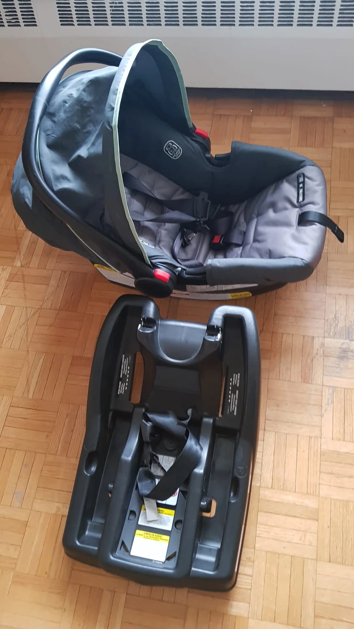 Graco infant car seat with its base - photo 4