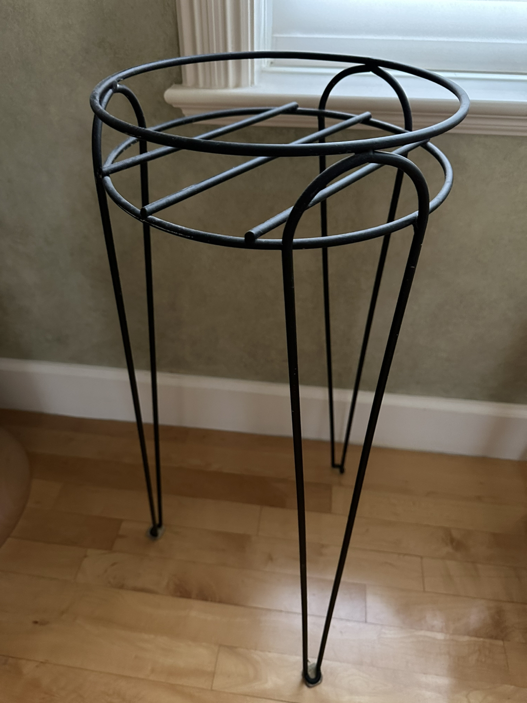 Indoor plant stand