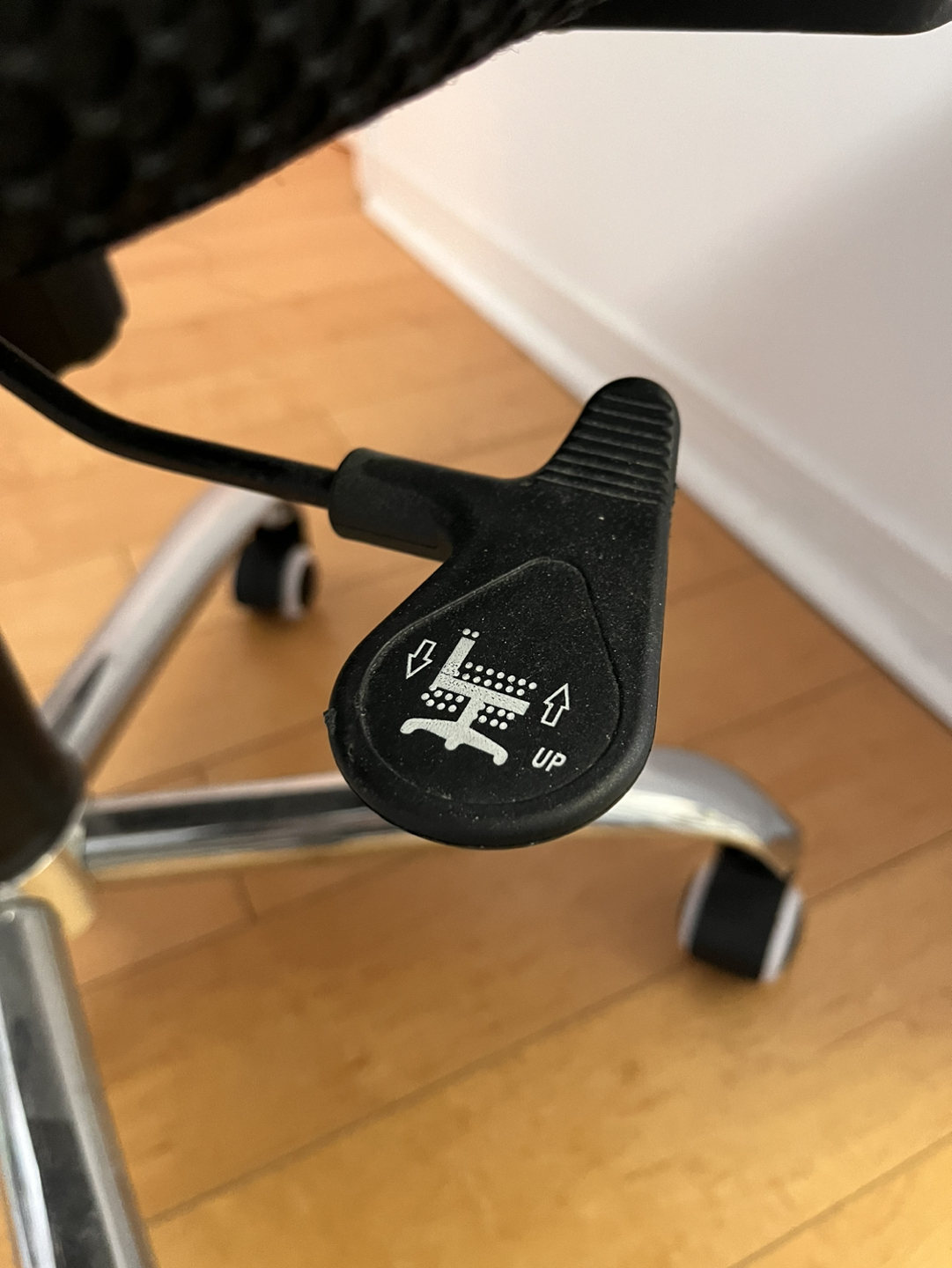 Wheel office chair- height and back adjustable - photo 4