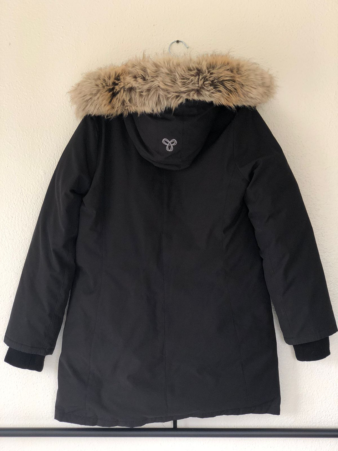 Golden By TNA, Heaven Parka,size Large, Black, faux fur, Aritzia - photo 3