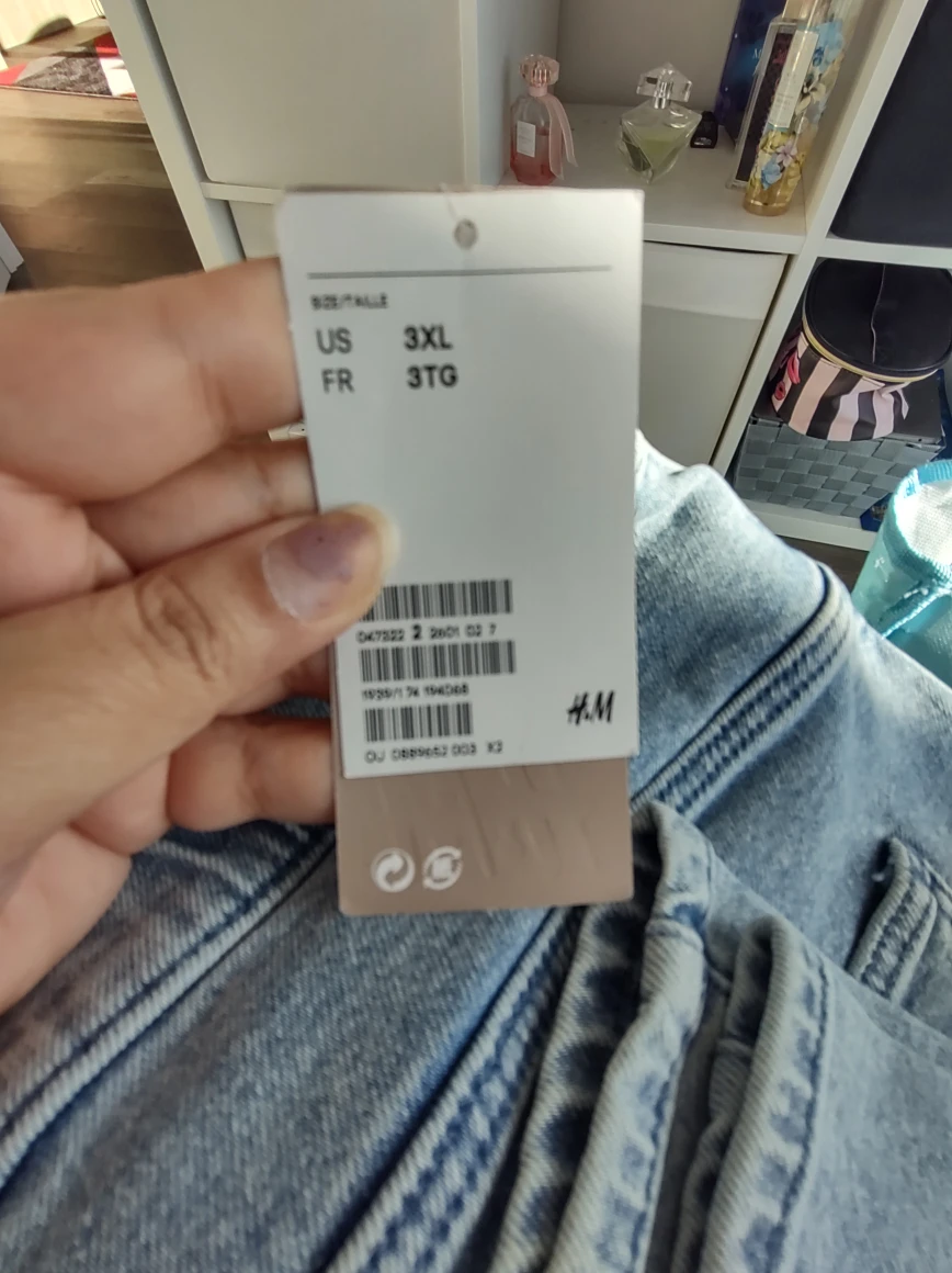 H&M Size 3XL Jeans (Brand New) image indicator(5)