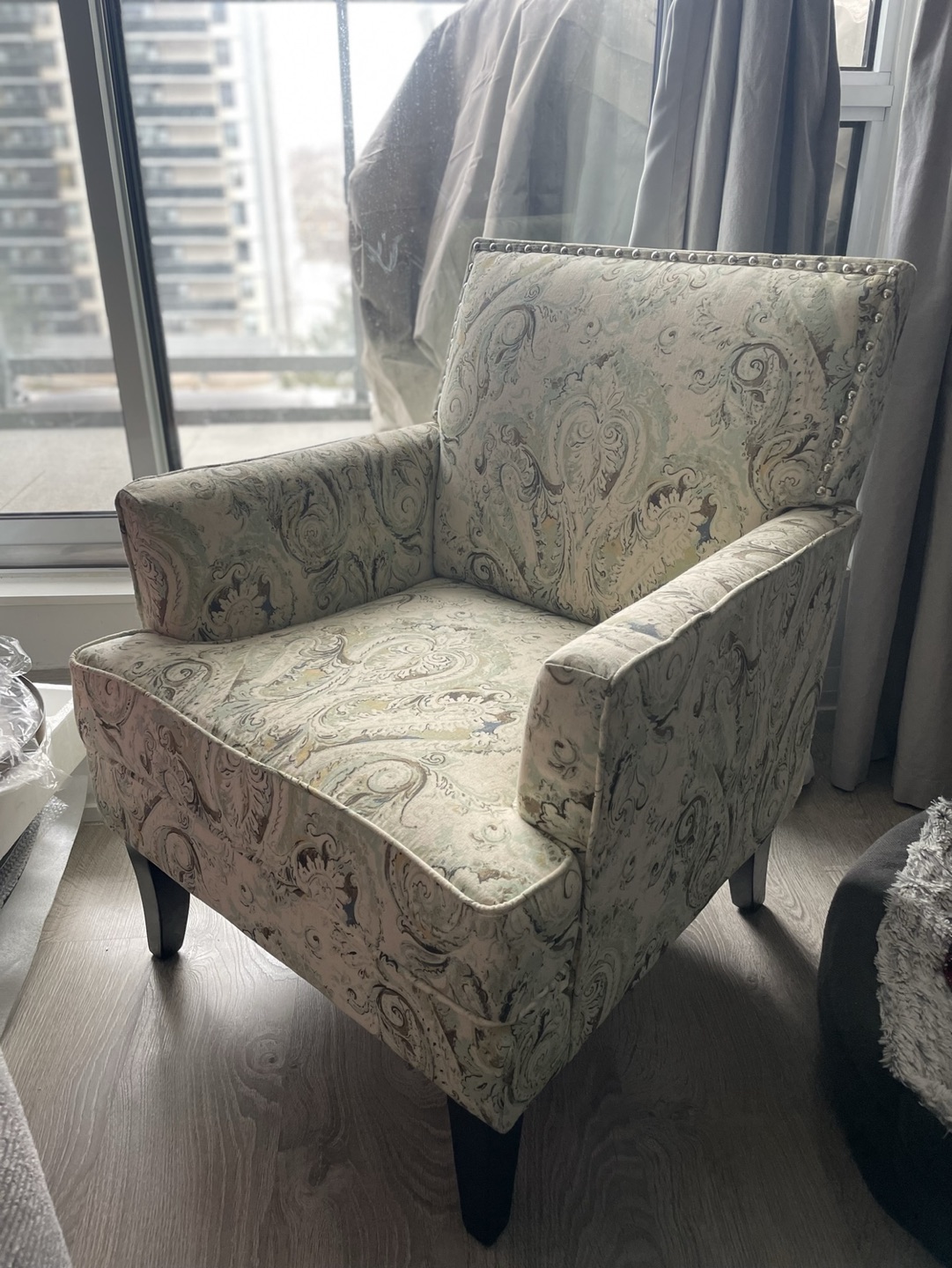 Like new accent chair - photo 2