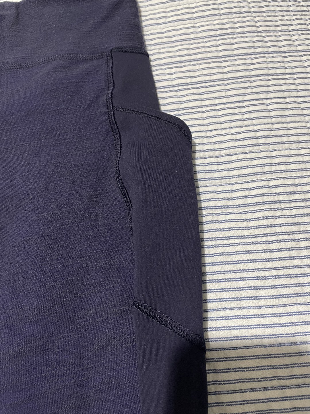 Lululemon dark purple crop leggings with pockets size 4 - photo 2