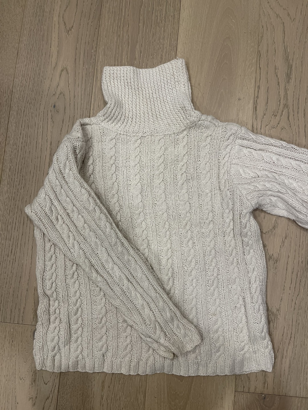 Woman knitted sweater thumbnail