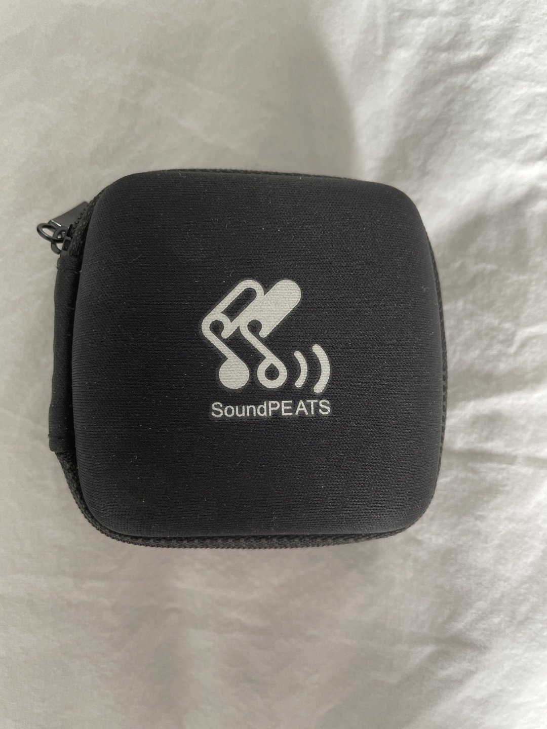 Wireless Bluetooth headphones thumbnail