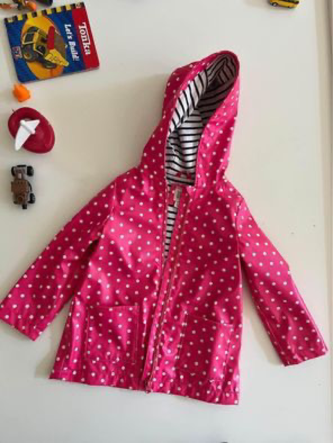CHILDREN’S GAP RAINCOAT (4T)