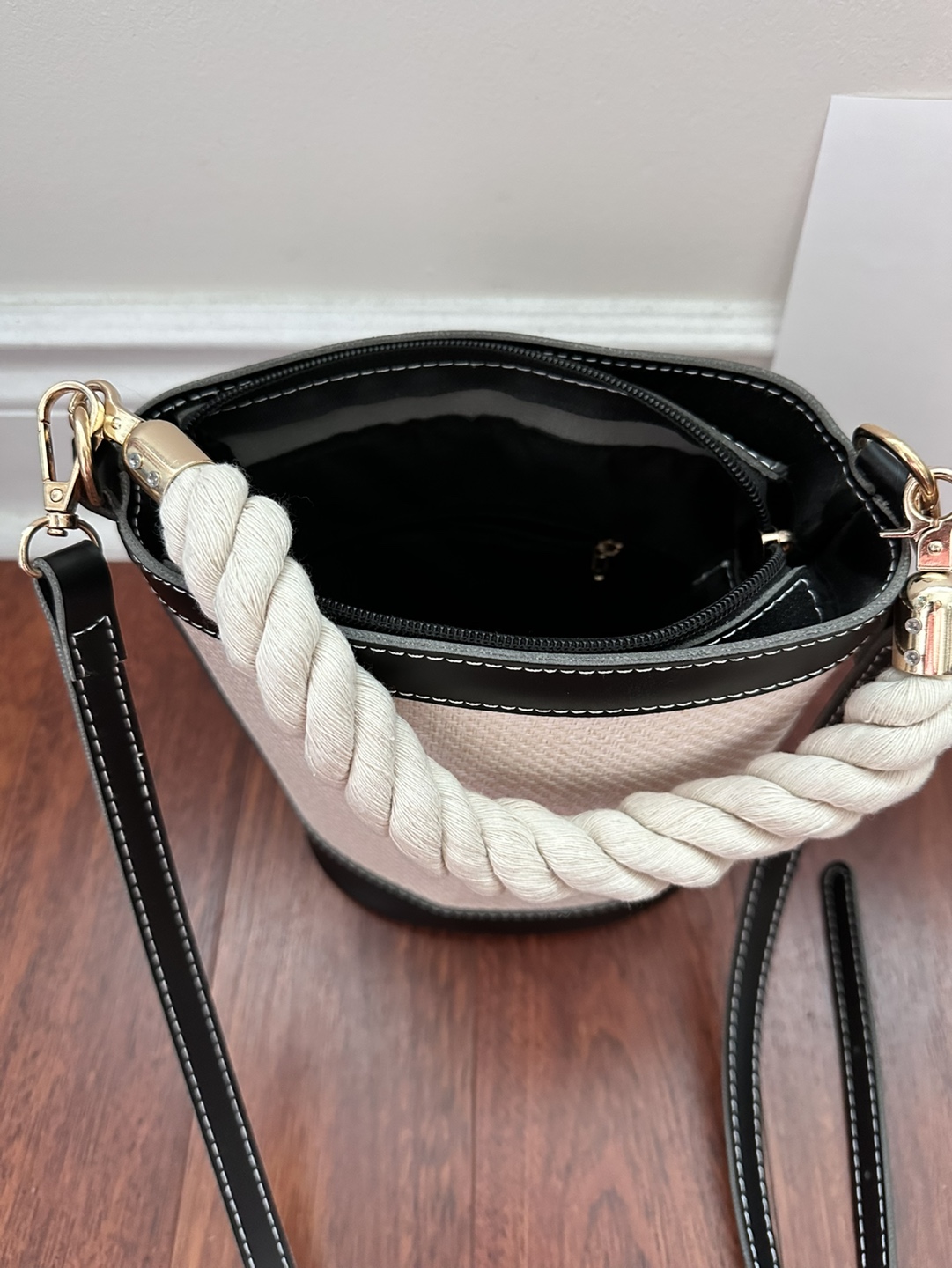 Women purse cross body image indicator(3)