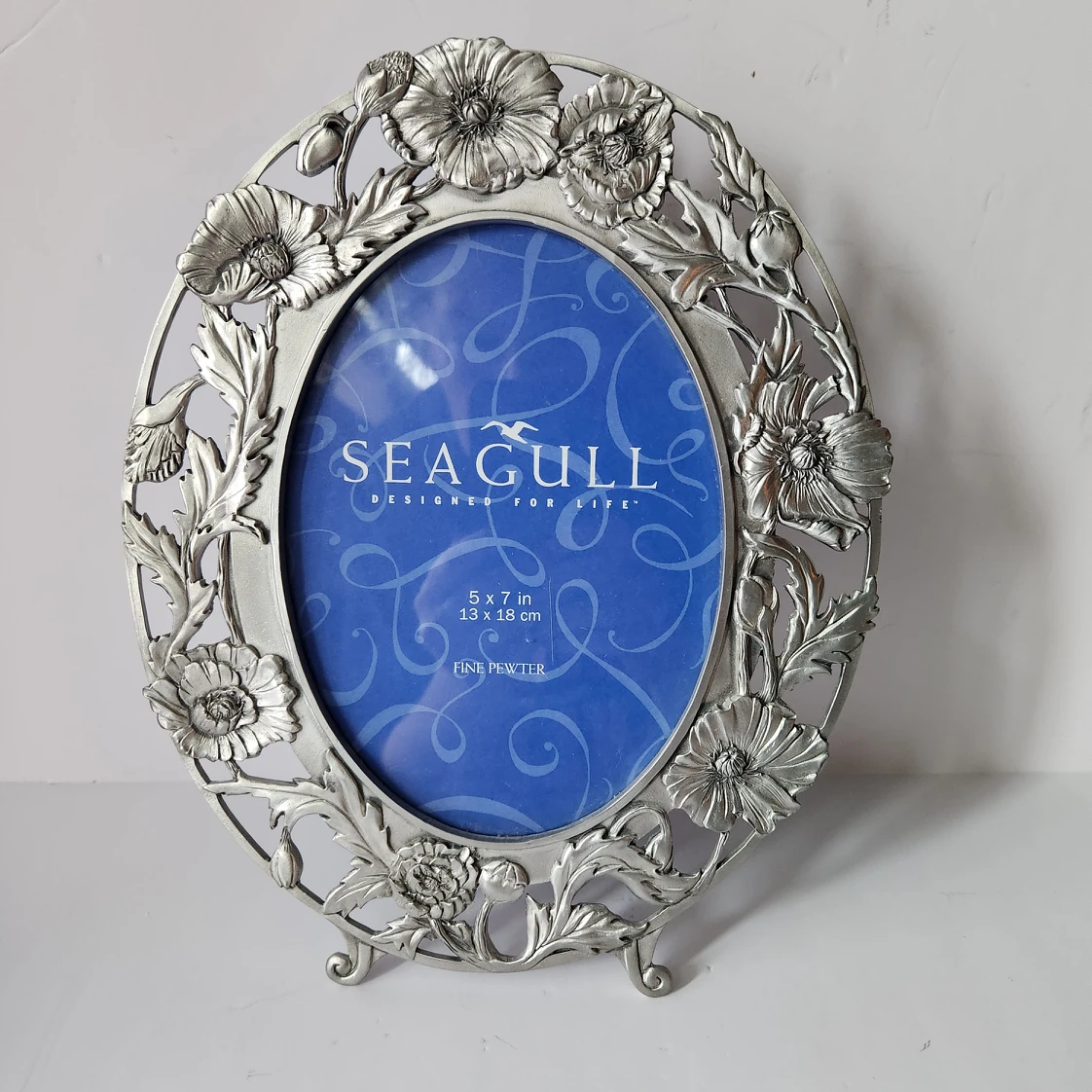 STUNNING SEAGULL PEWTER OVAL FRAME thumbnail