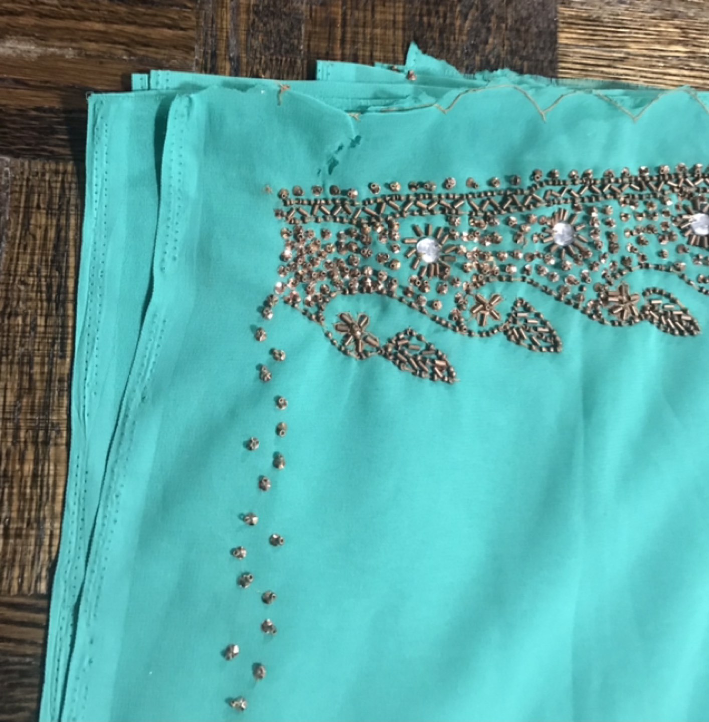 🏀 Beautiful Green Indian Saree image indicator(4)