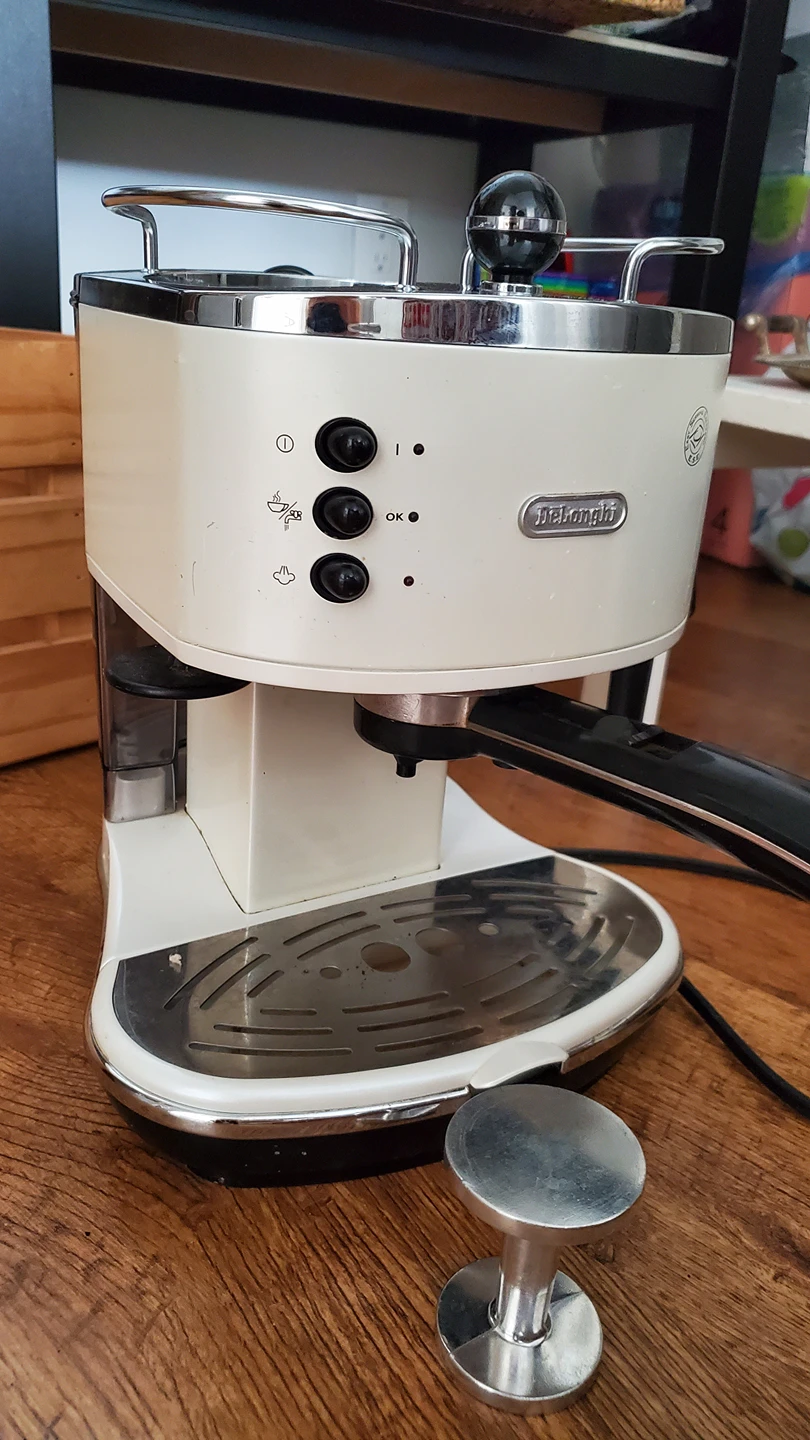 Delonghi Vintage Pump Coffee Maker with a Tamper thumbnail
