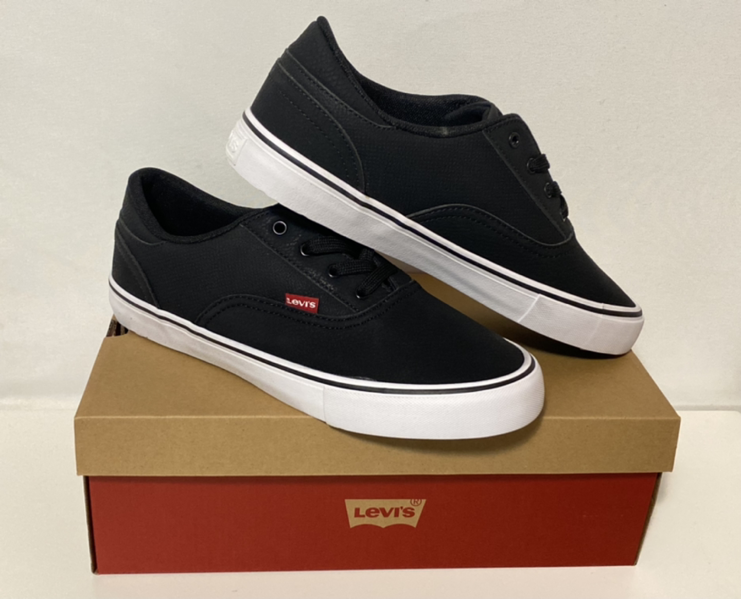 Levis men’s shoes 9.5 $55 new ! thumbnail