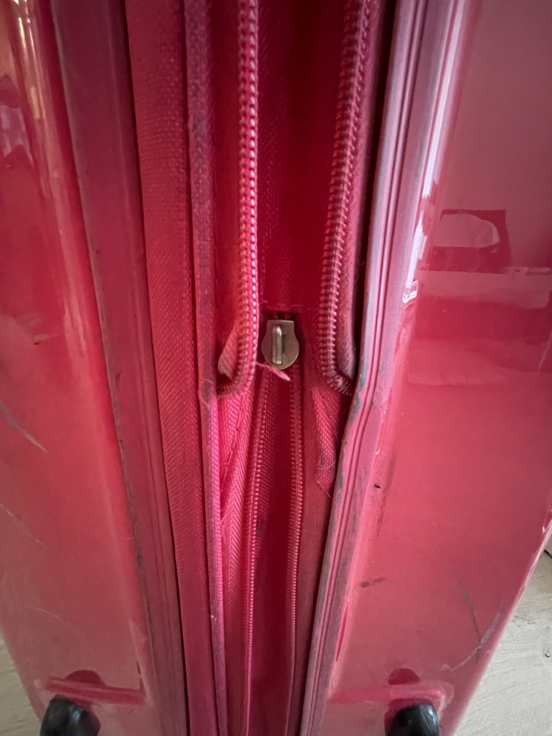 Free suitcase - photo 5