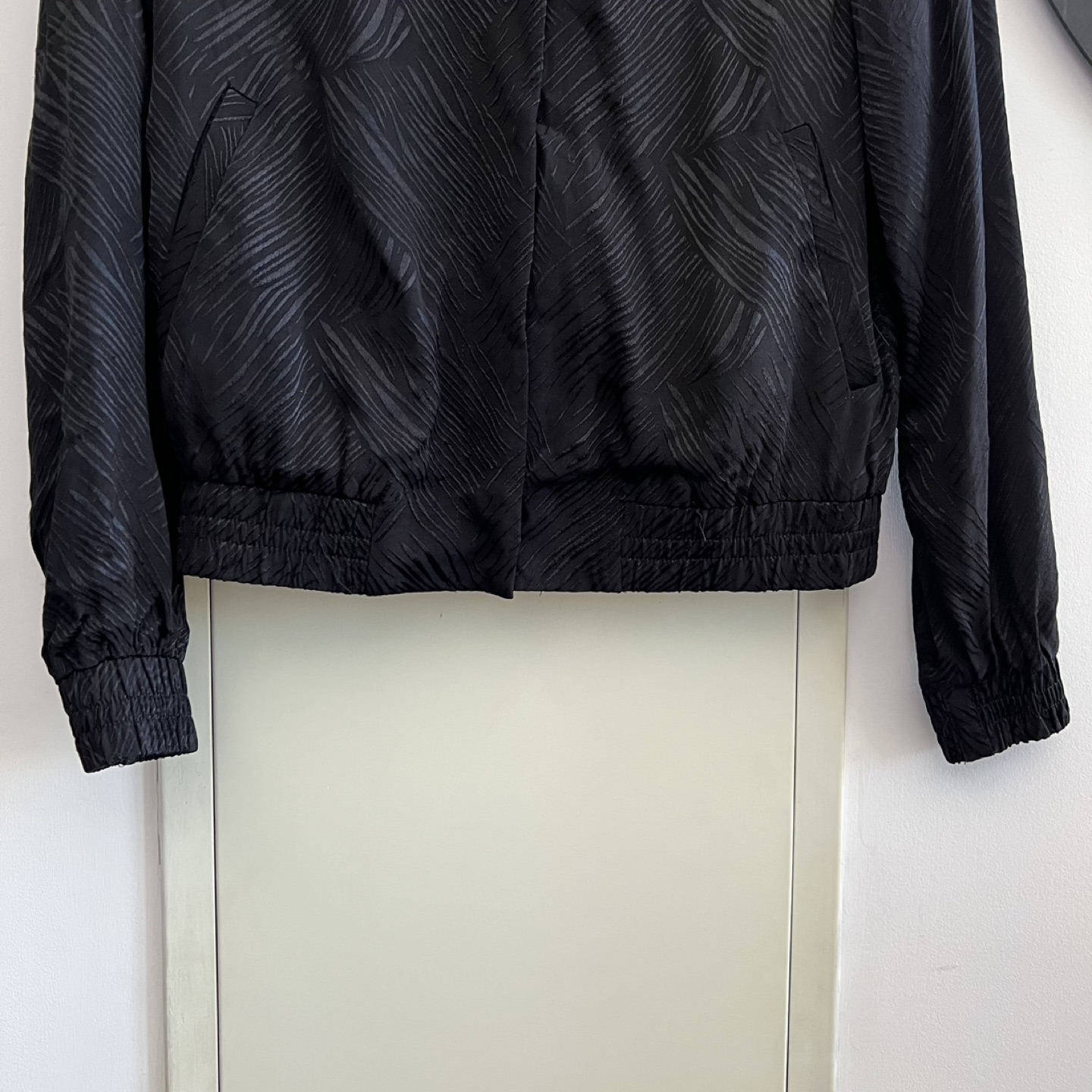 LADIES BLACK PATTERN LIGHT JACKET image indicator(5)