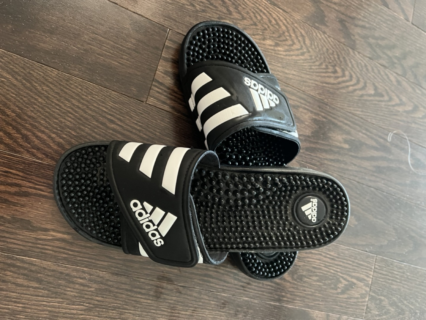 Adidas Slidders image indicator(2)