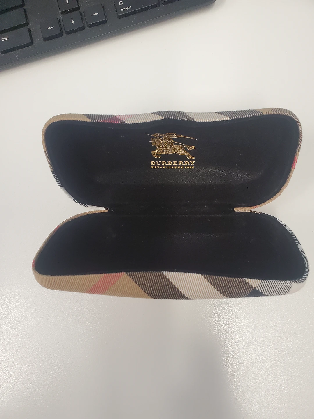 Burburry prescription eye glasses and its case - photo 4