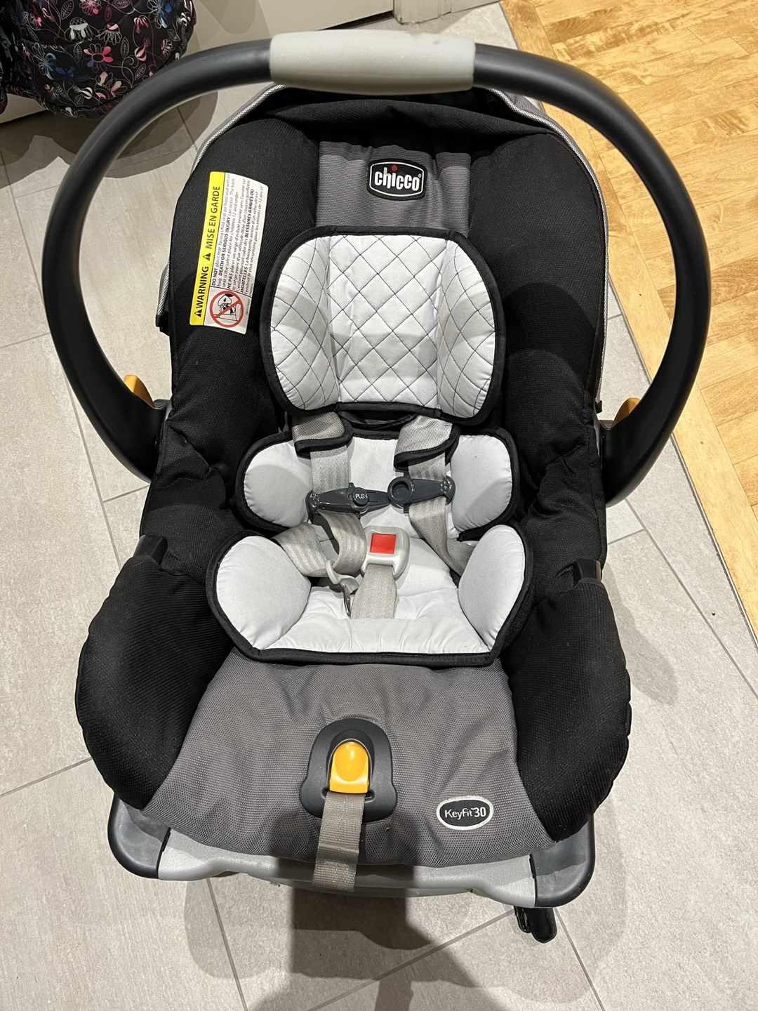 CHICCO KEYFIT30 CAR SEAT - VALID UNTIL MAY 2026