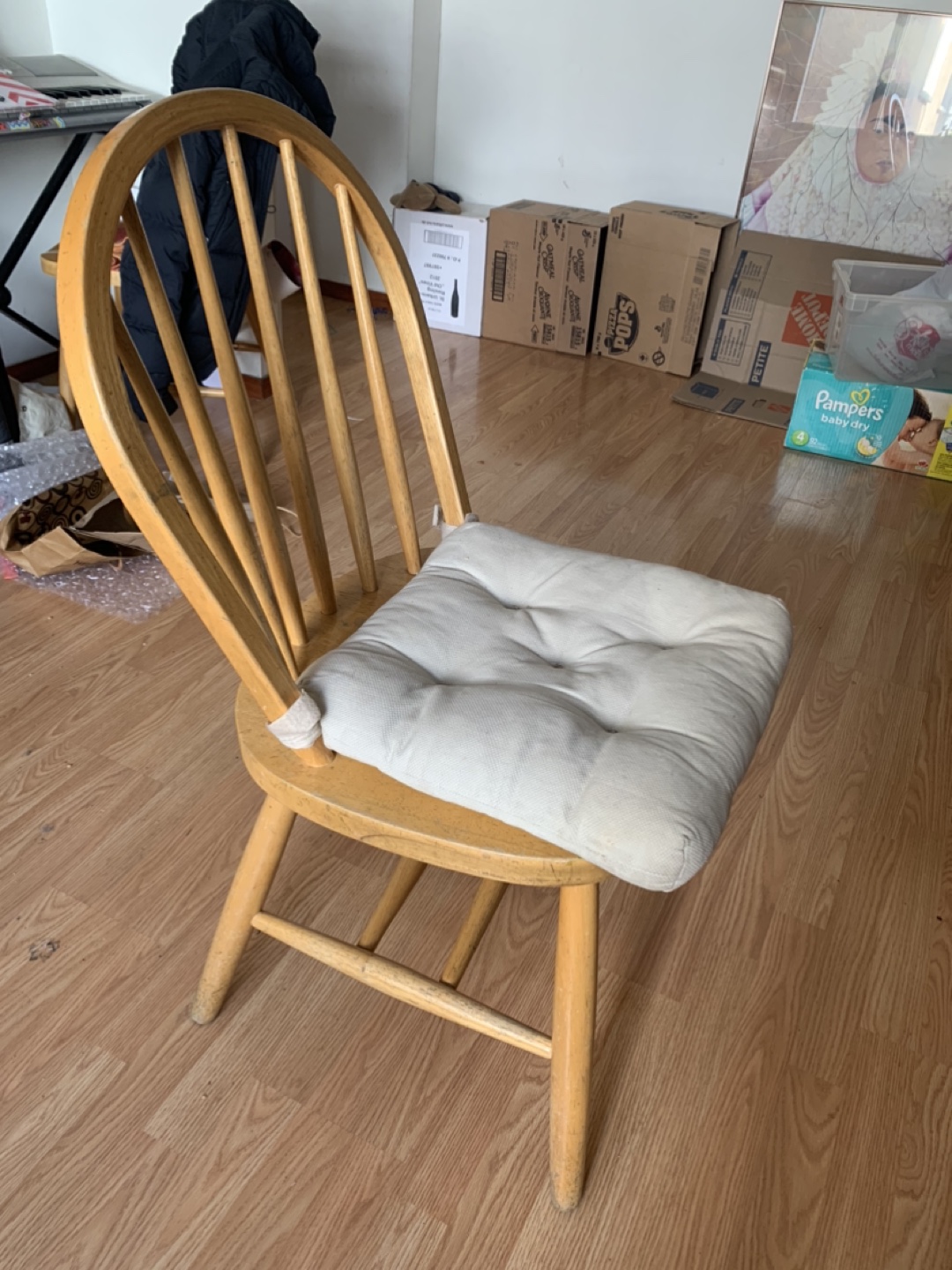 Set of 4 wooden chairs