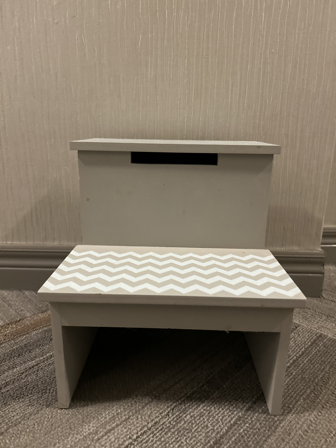 Step stool for toddlers (wood) thumbnail