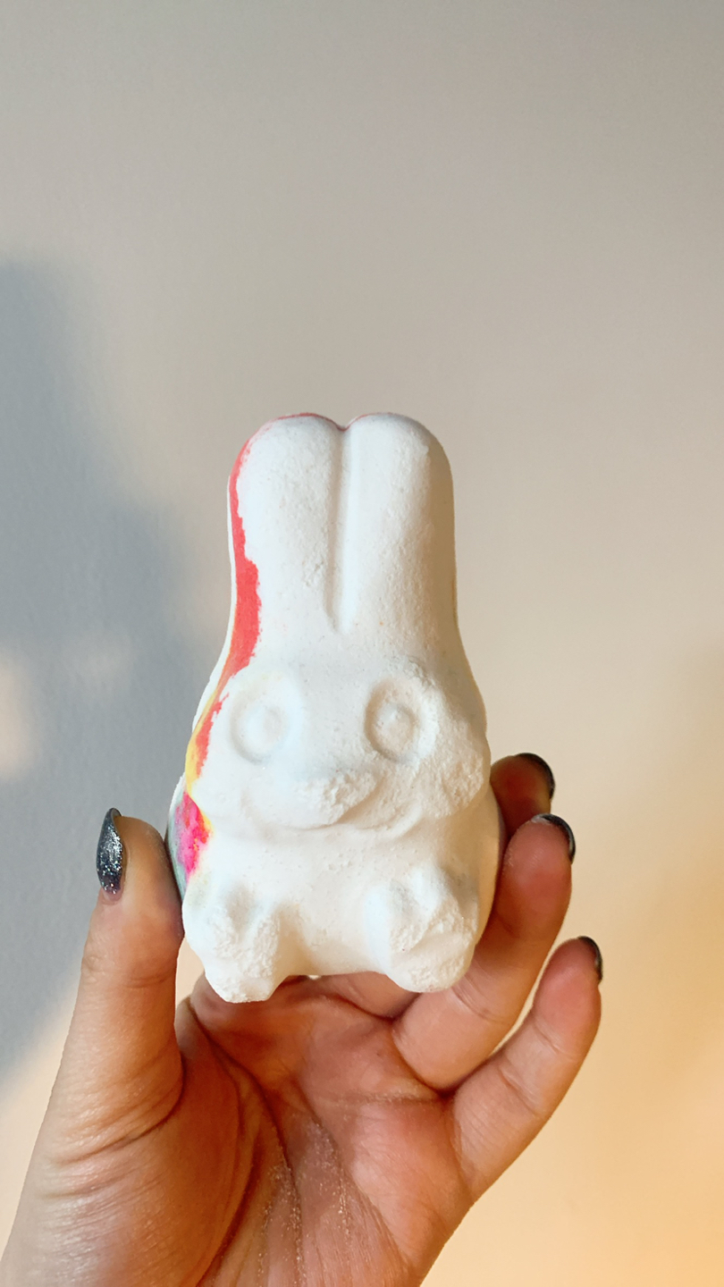💸 Lush - Follow the White Rabbit bath bomb