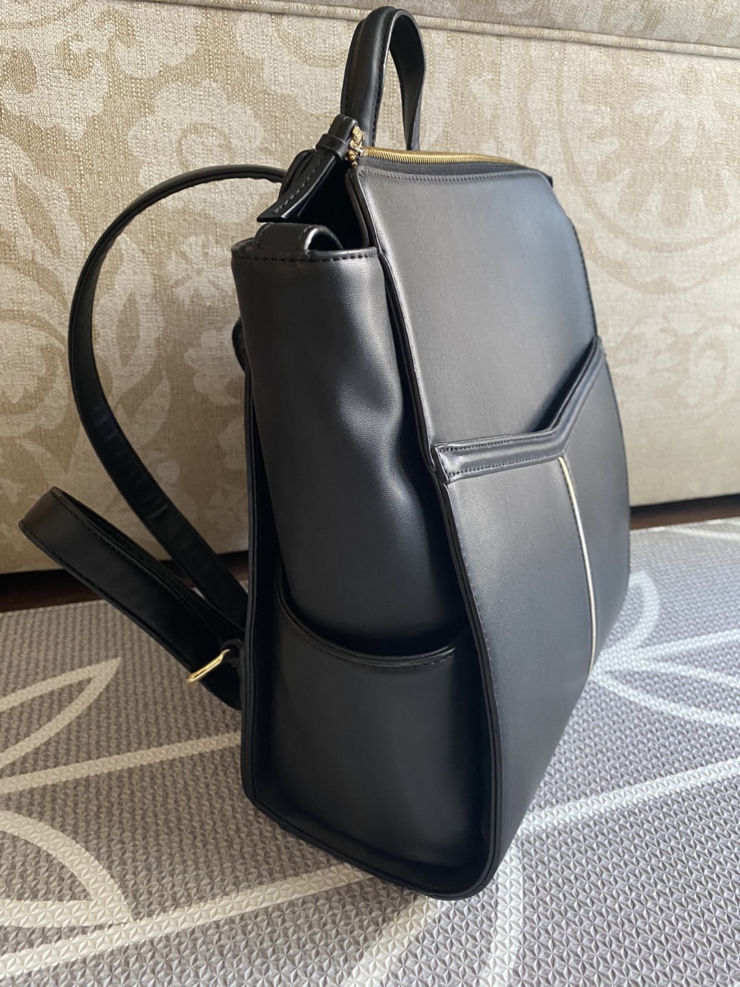 Black leather backpack - photo 2