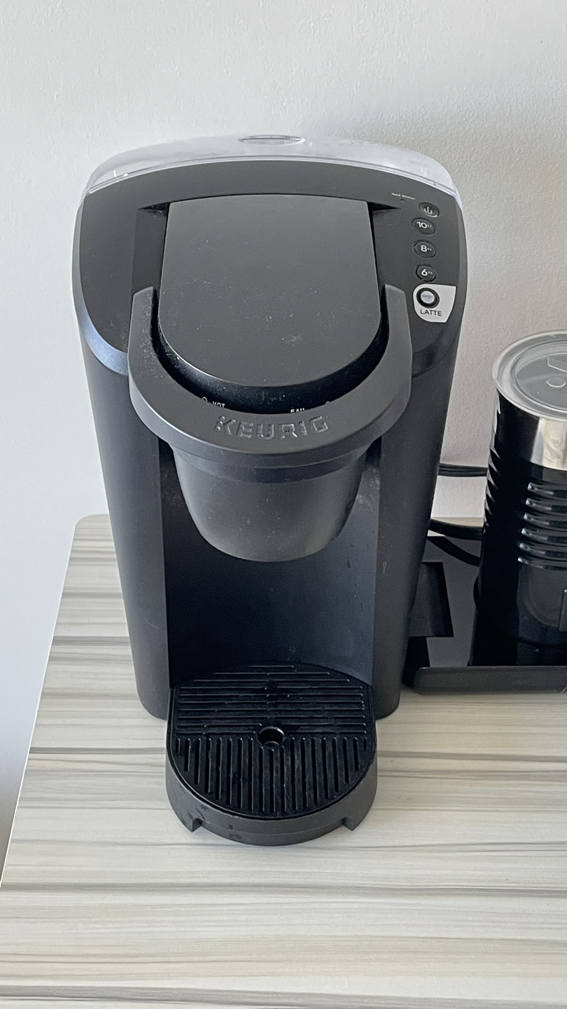 Keurig K-Latte Coffee/Latte Maker + Pod Carousel + Free k-cups