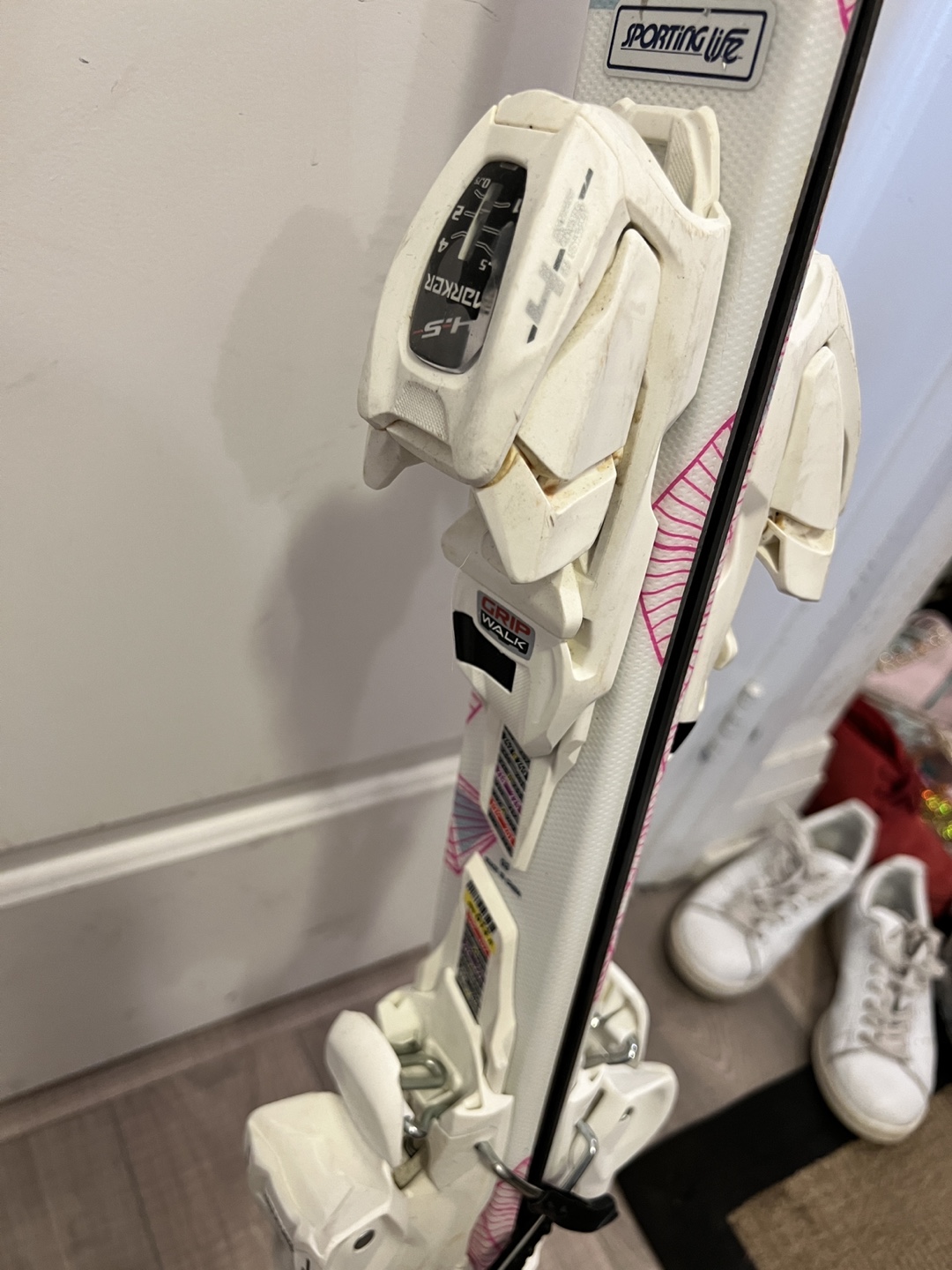 Girls skis and boots image indicator(5)