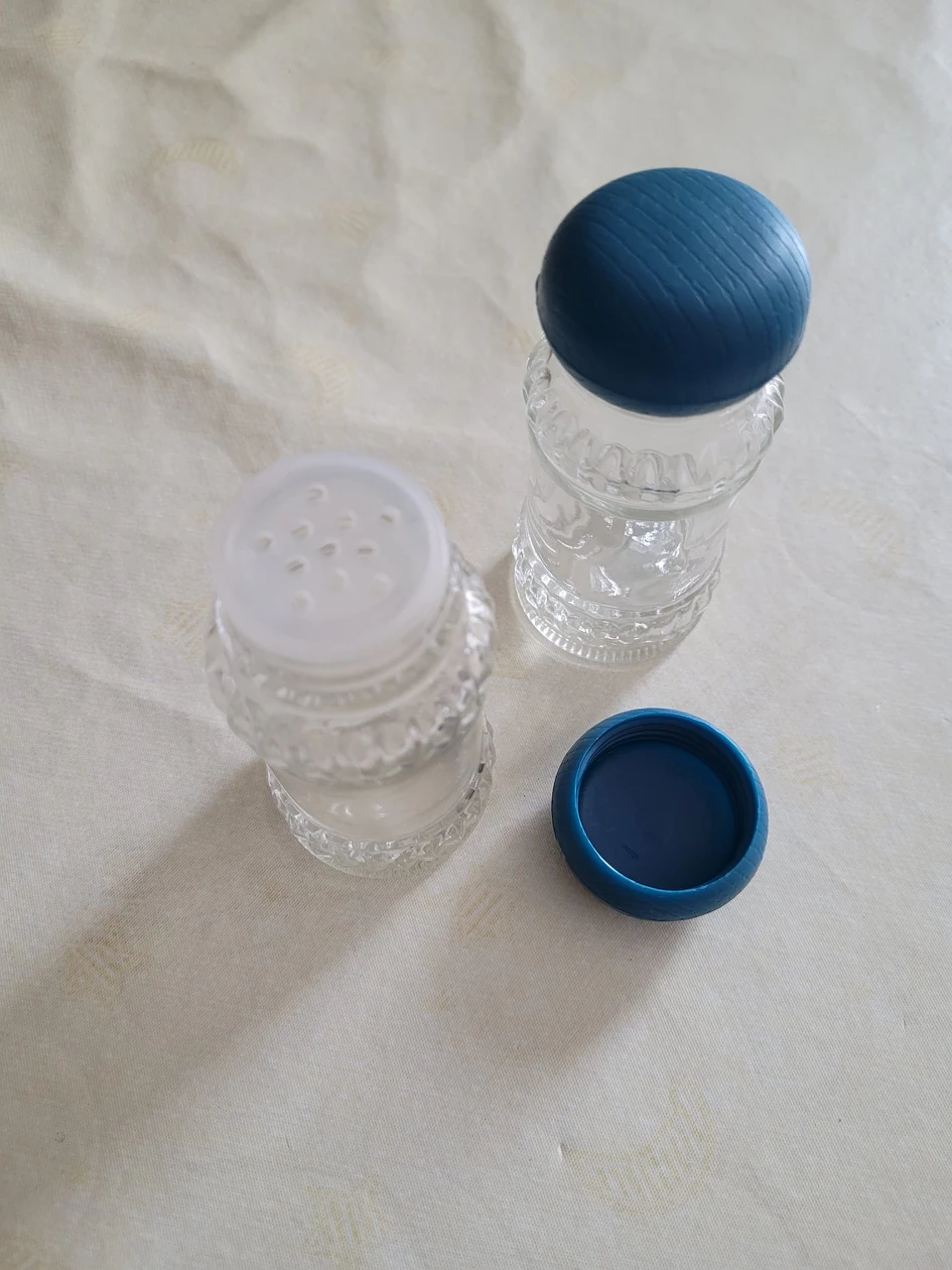 Spice bottles image indicator(2)