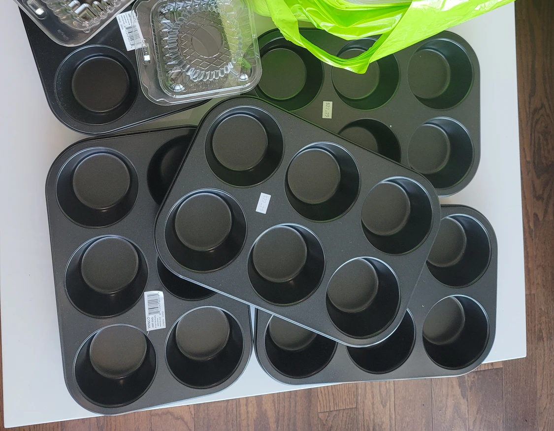 (New) Cupcakes 6 hole pans 5 pieces thumbnail