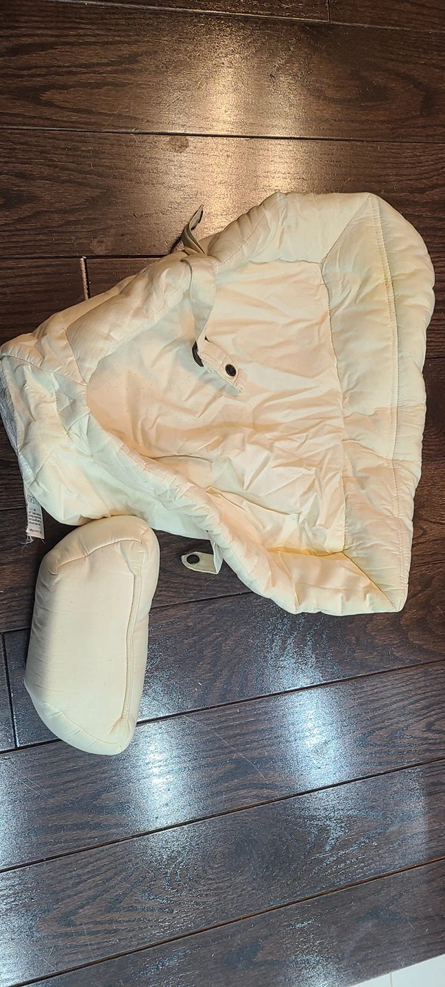 Ergobaby carrier infant insert, from 7 lb - photo 5
