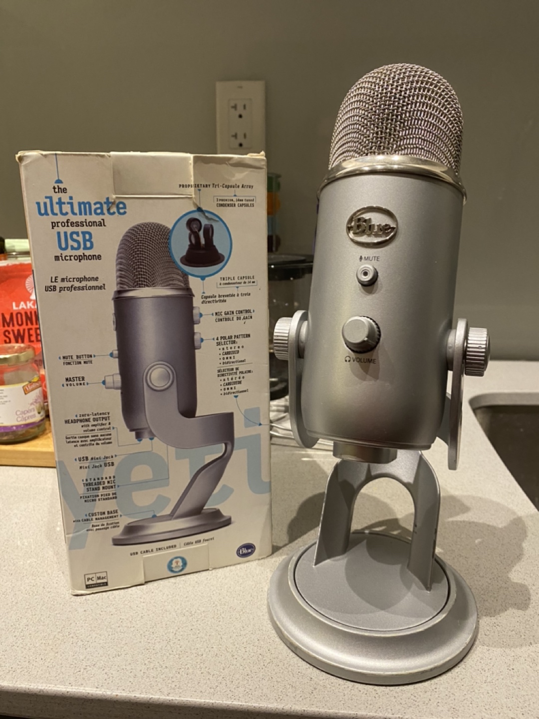 Blue Yeti USB Microphone with Original Box thumbnail