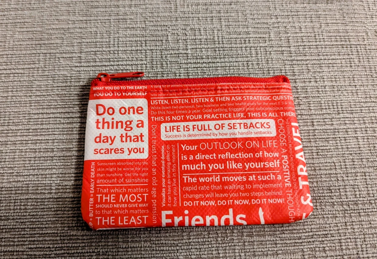 Lululemon Small Zip Pouch - photo 2