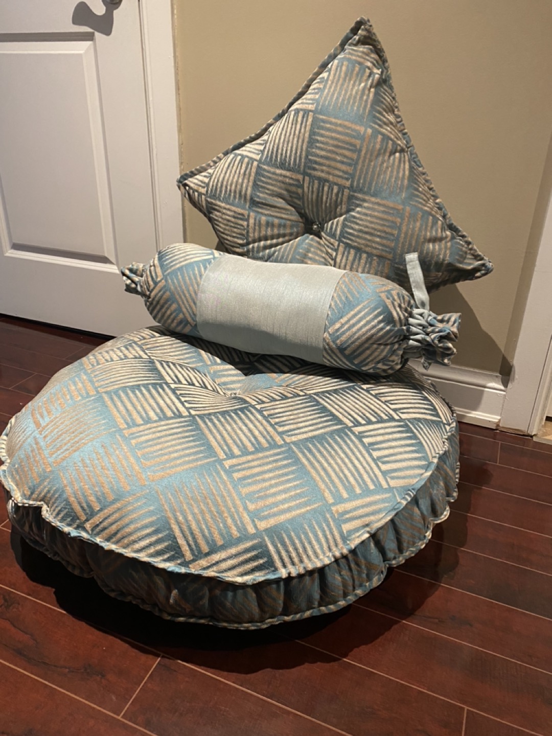 Floor cushion