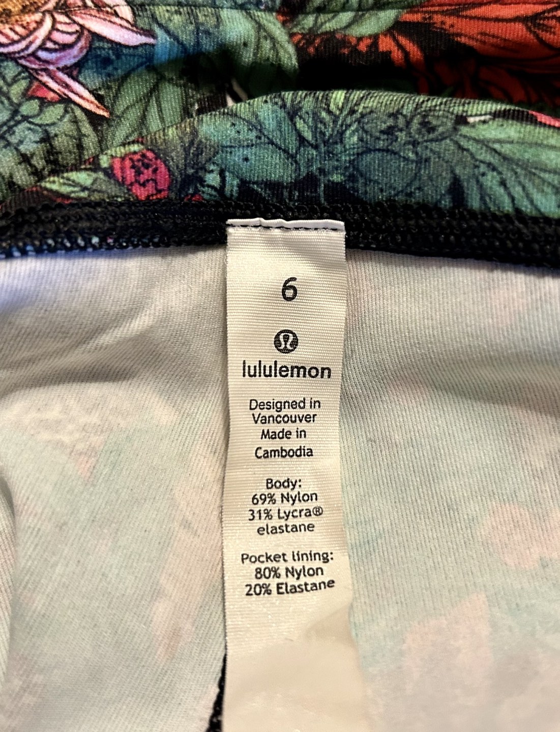Lululemon Printed Leggings (with side pockets) image indicator(5)