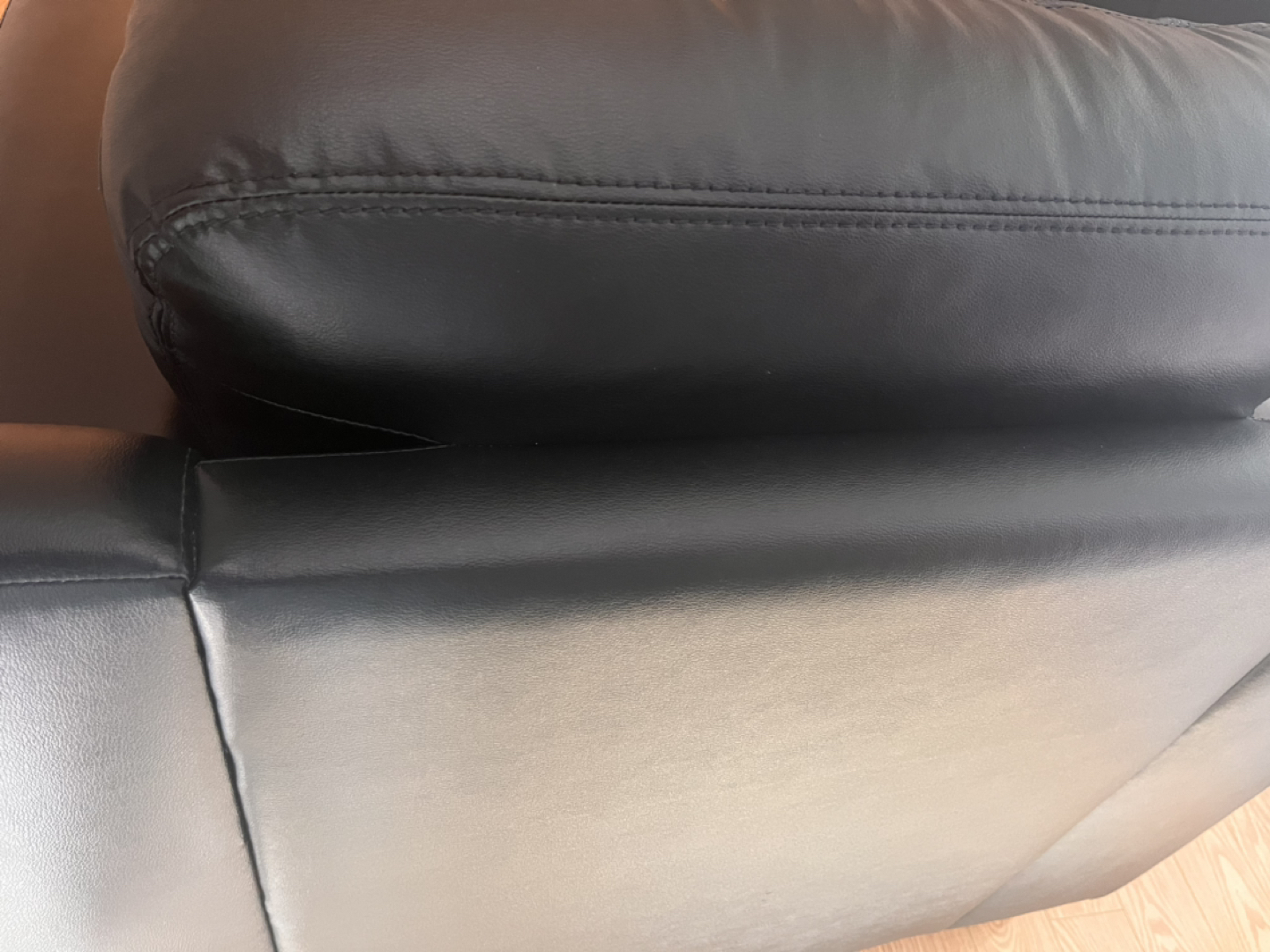 Leather Armchair Like New - photo 4