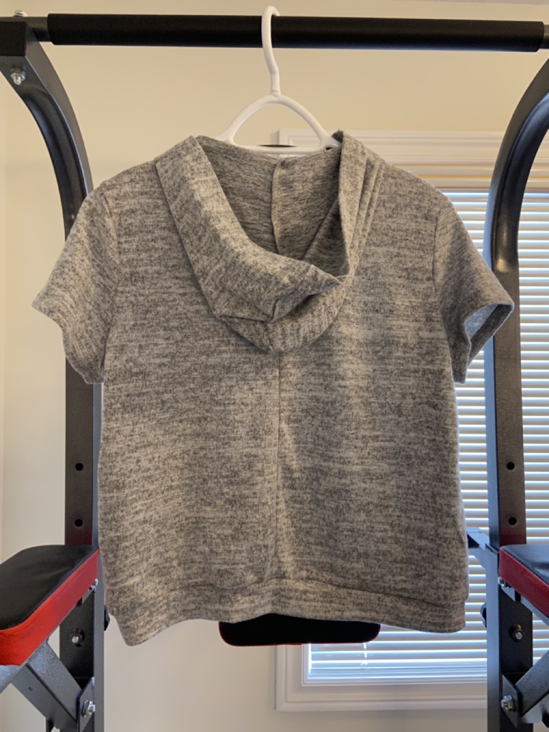 BNWT Simons Sleeveless Light Grey Cropped Hoodie image indicator(2)
