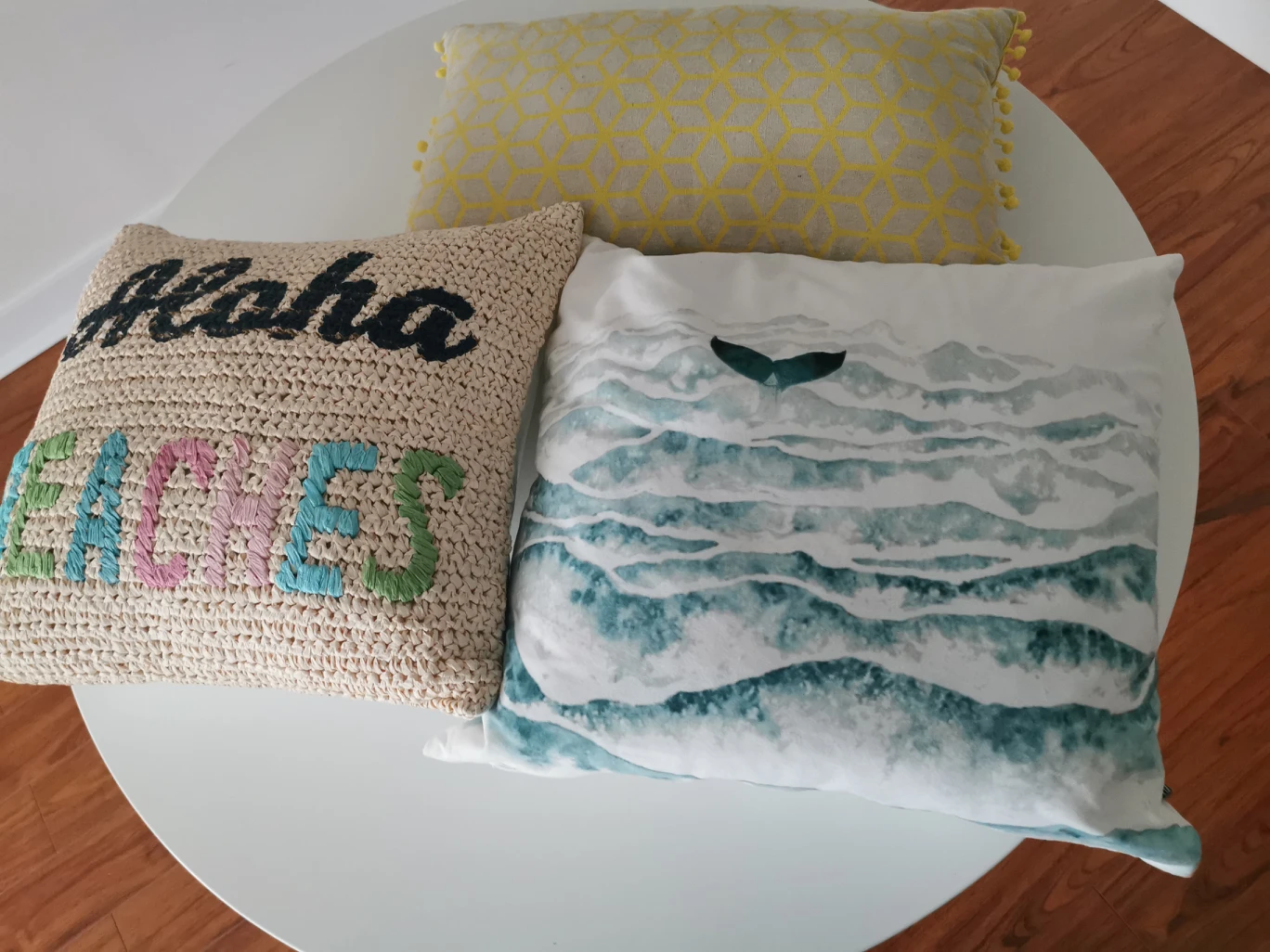 3 cushions 💸