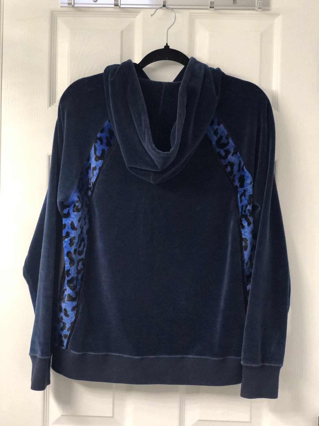 WTAPS, Hoody, animal print, velvet,  Large,1 piece of a 2 set. - photo 3