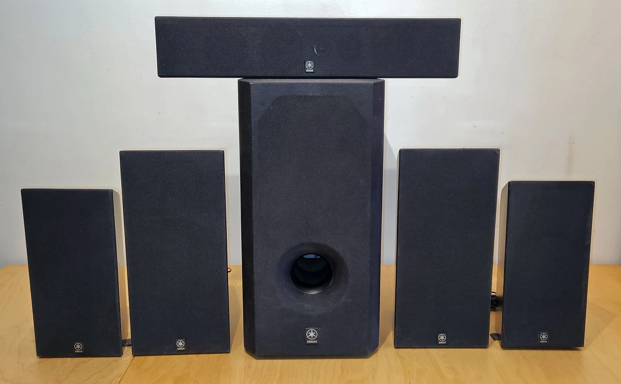 YAMAHA NS - P320 5.1 FULL HOME THEATRE SURROUND SOUND SET thumbnail