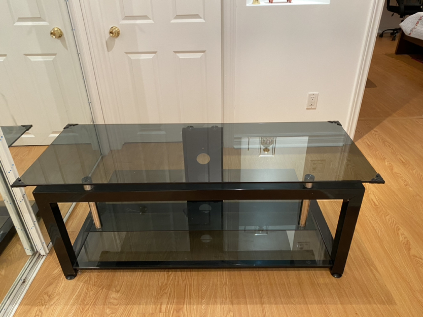 Glass entertainment unit - photo 3