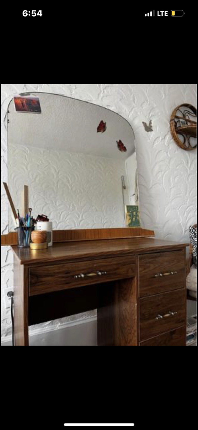 wooden desk thumbnail