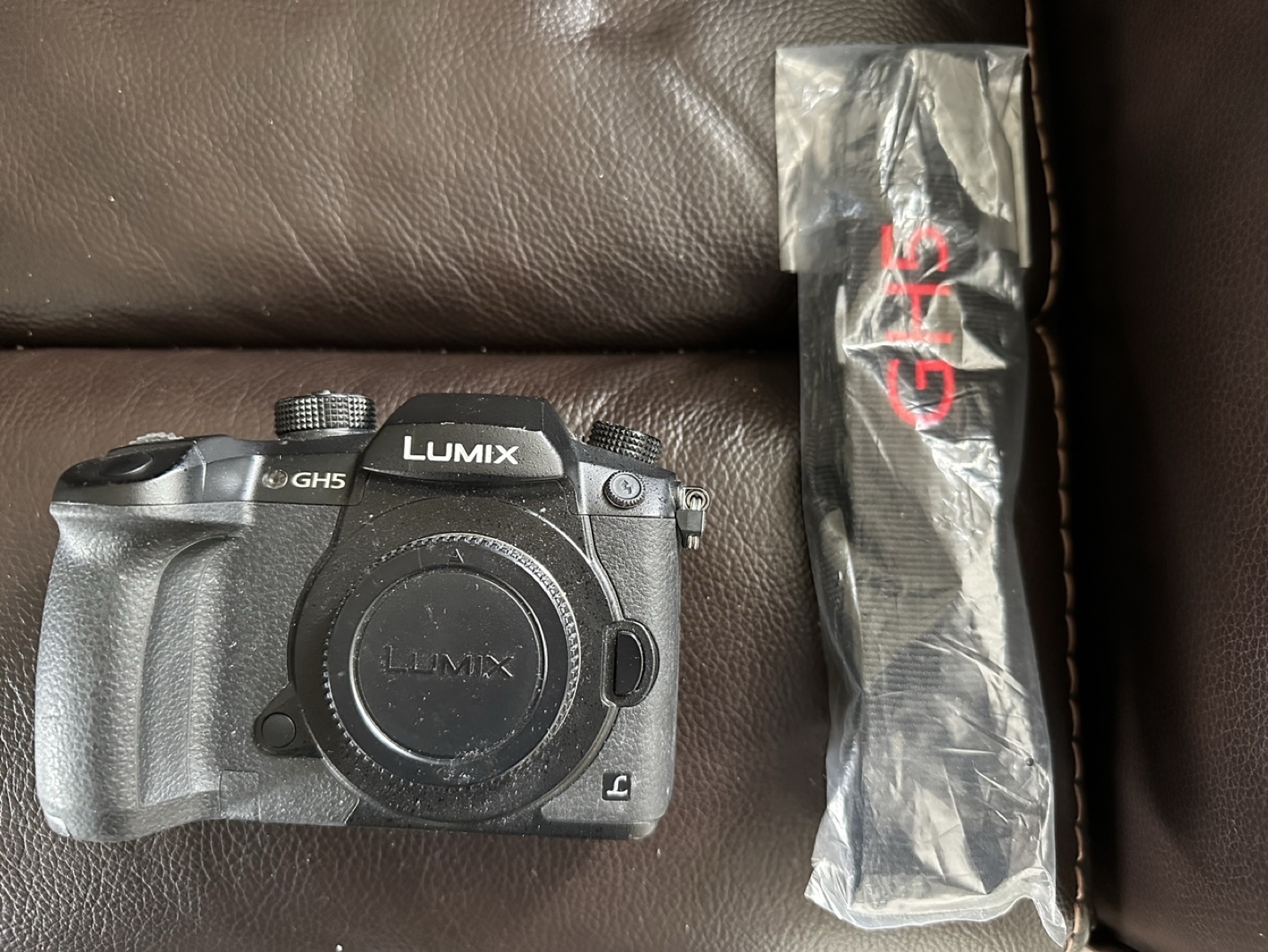 Panasonic Lumix GH5 Camera Bundle w/ Lens