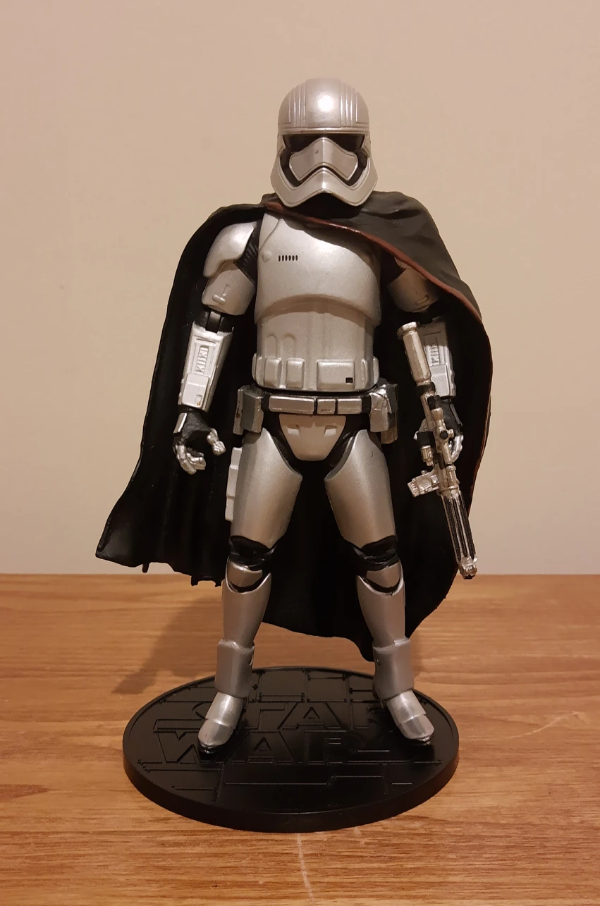 Star Wars Captain Phasma Action Figure 🏀