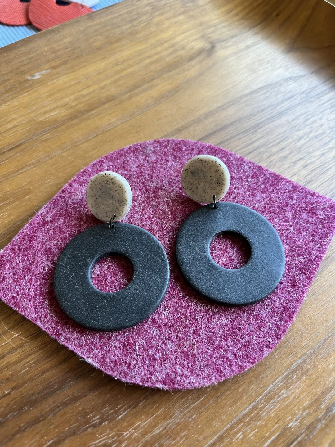 💸 Minimalistic Earrings thumbnail
