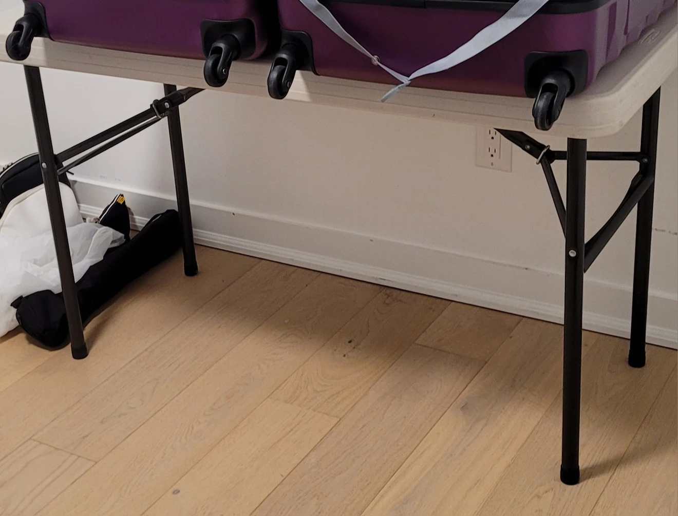 2 4ft foldable tables ( Lifetime) - photo 3